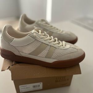 Steve Madden women’s Sneakers